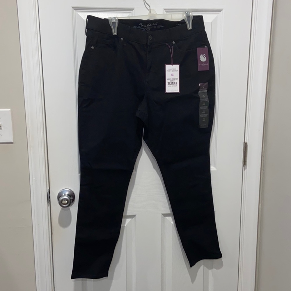 Brand New Curvy Short Black Jeans